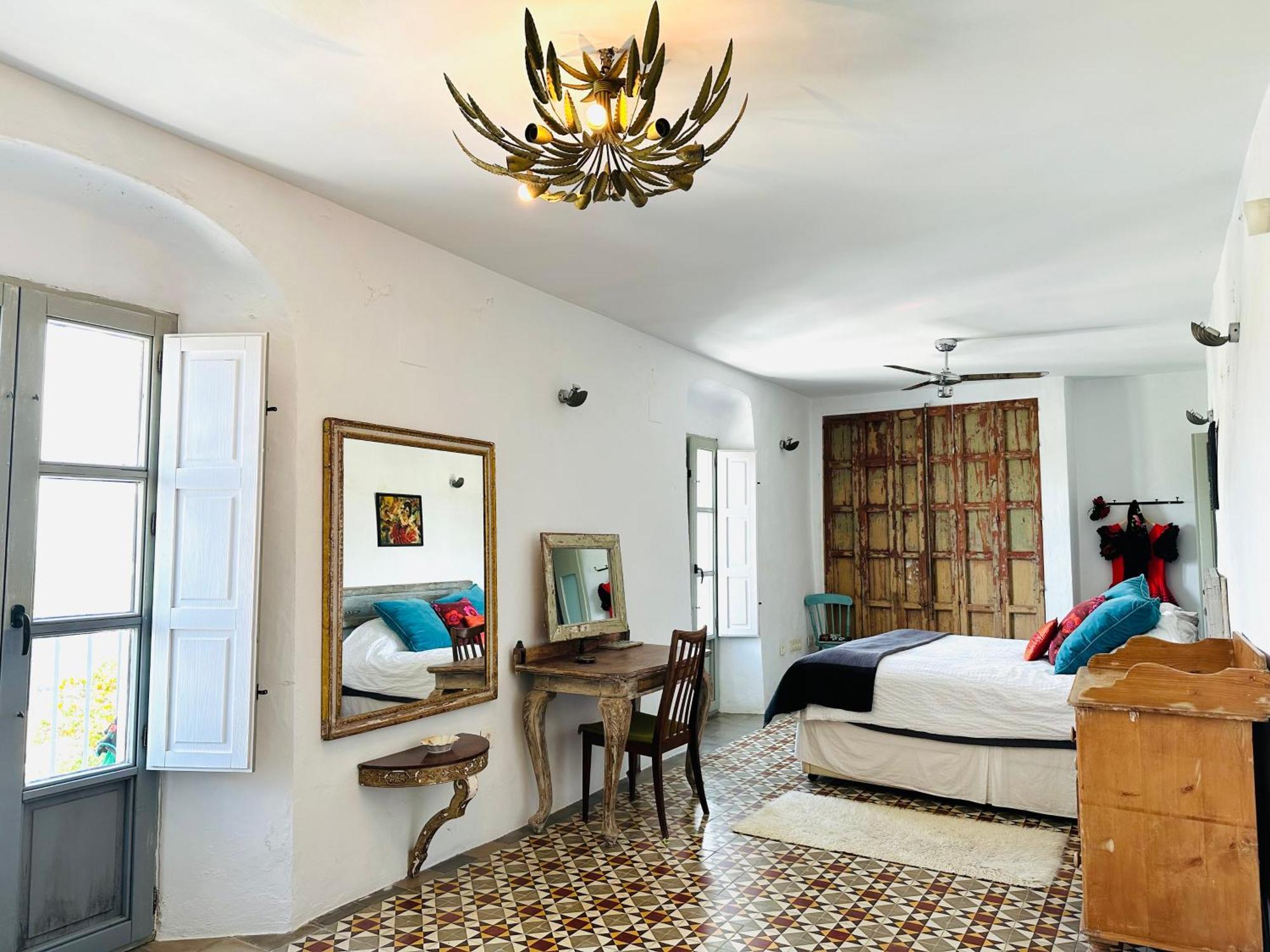 Spacious Private Vejer Patio
